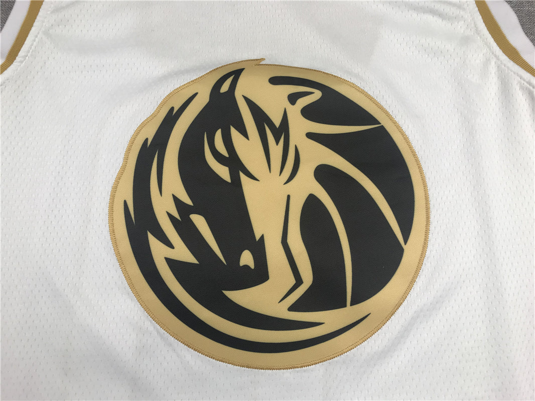 Men's Dallas Mavericks Luka Doncic #77 White Replica Jerseys